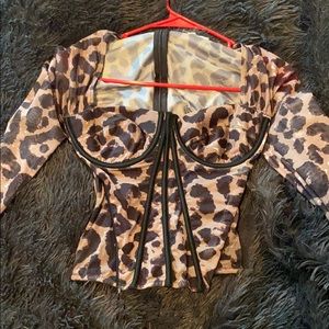 Super cute Leopard top